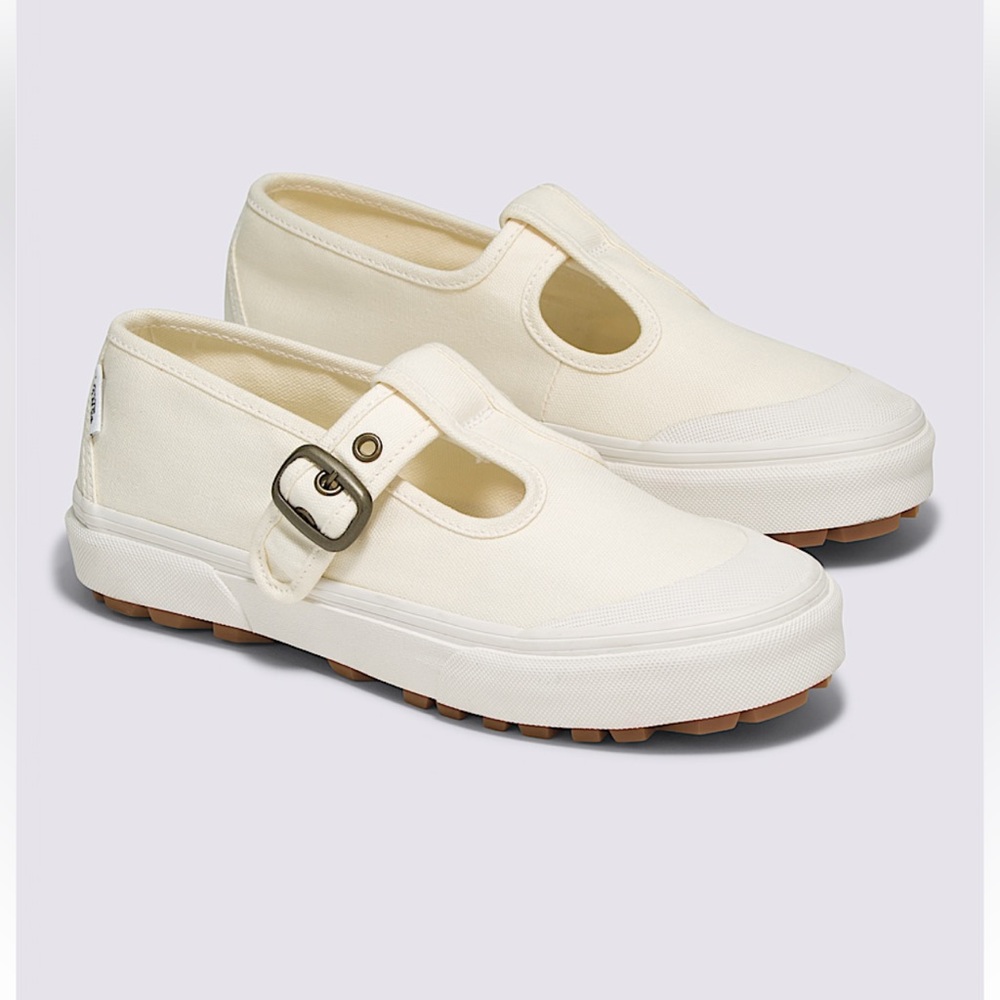 Vans women Cream Canvas Sneakers. Size 6.5 Brand New